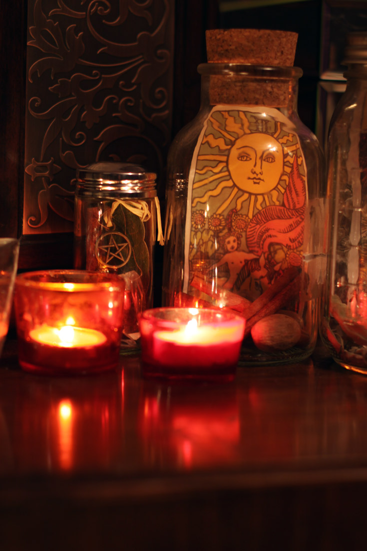 Make your own Witch Jars for Yule Altar Decoration